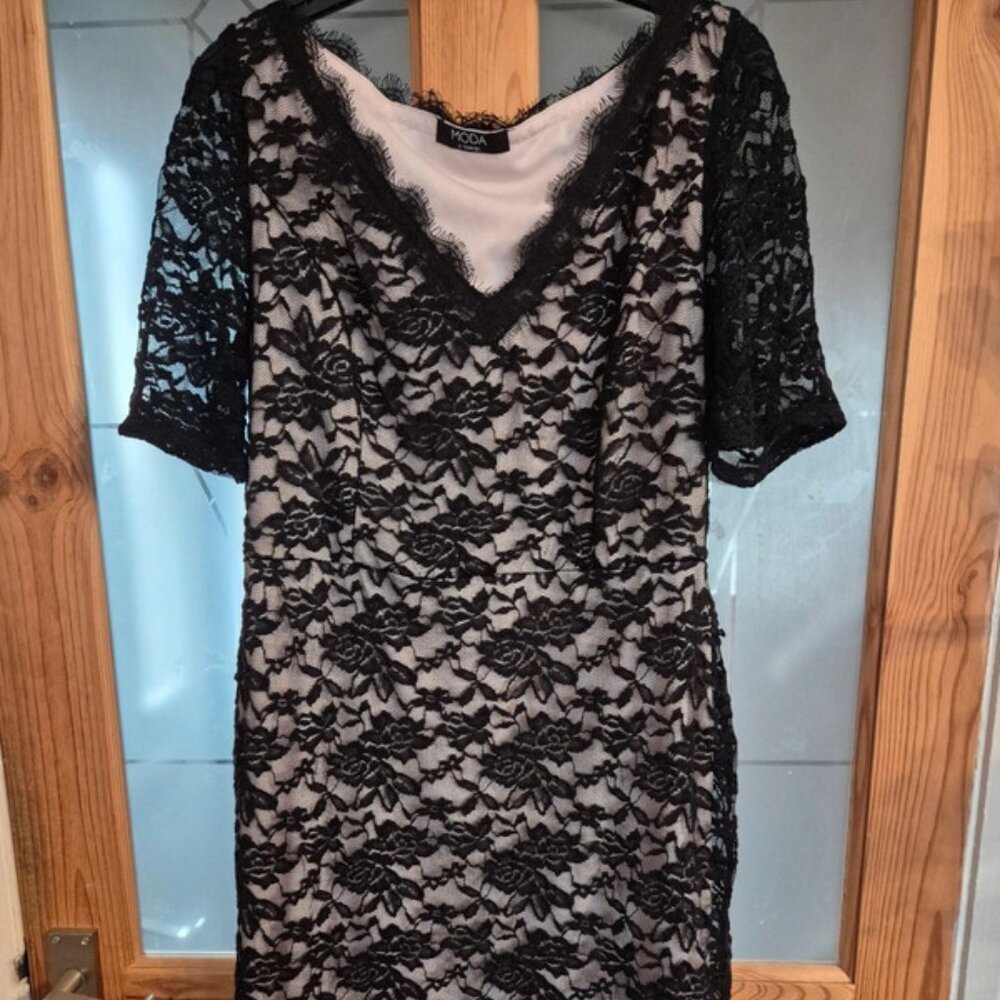 Moda lace dress